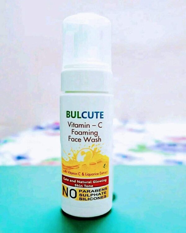 BULCUTE FACE WASH Vitamin C with Liquorice Foaming Facewash